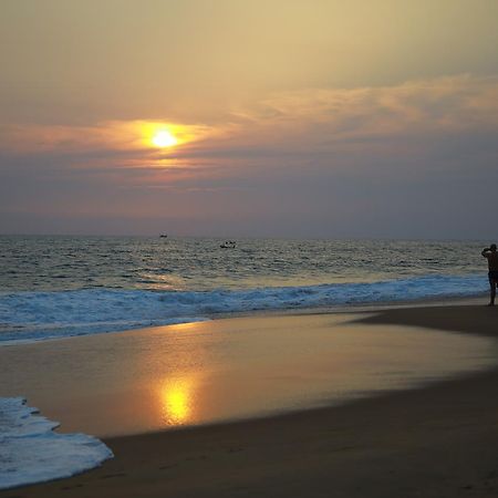 Nikki'S Nest Hotel Vizhinjam Esterno foto