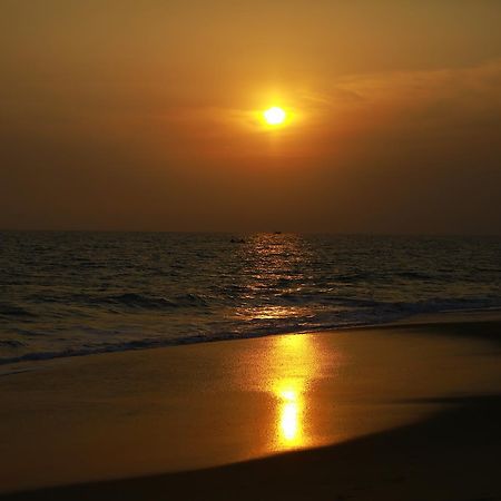 Nikki'S Nest Hotel Vizhinjam Esterno foto